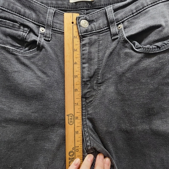 Levi's Jeans Women's 12S 31x38 Classic Straight Black 31 X 28 Dark Wash - Picture 5 of 9